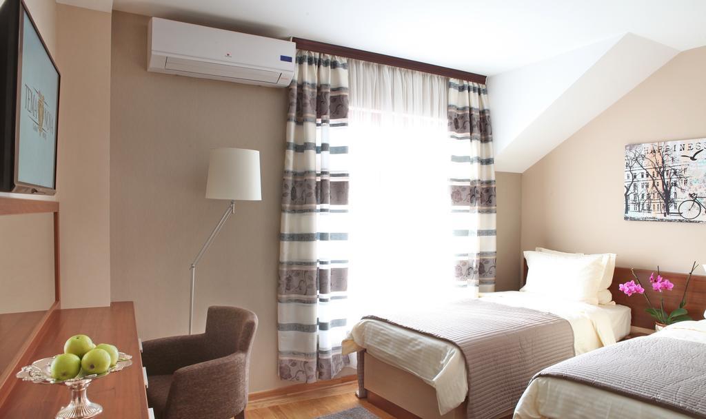 Garni Hotel Tema Nova Čačak Buitenkant foto