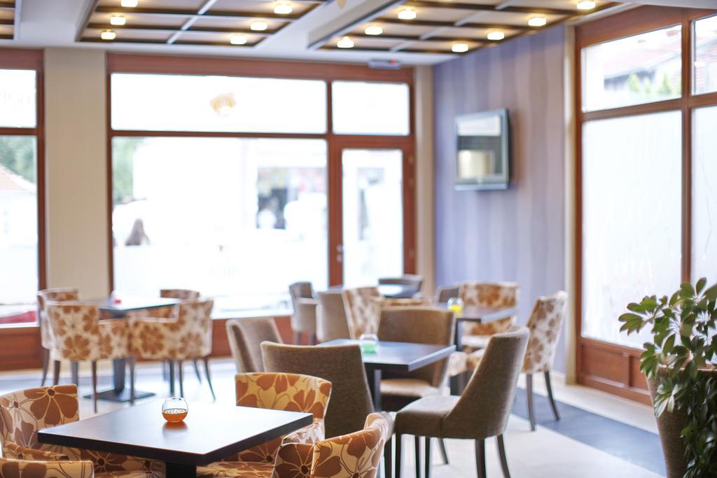 Garni Hotel Tema Nova Čačak Buitenkant foto