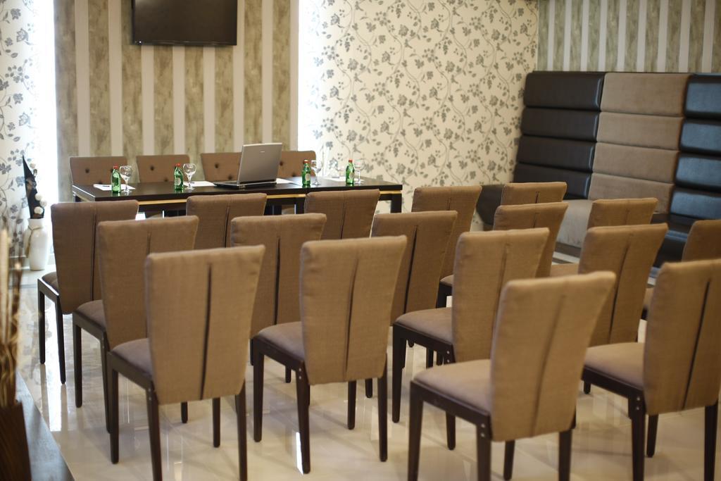 Garni Hotel Tema Nova Čačak Buitenkant foto