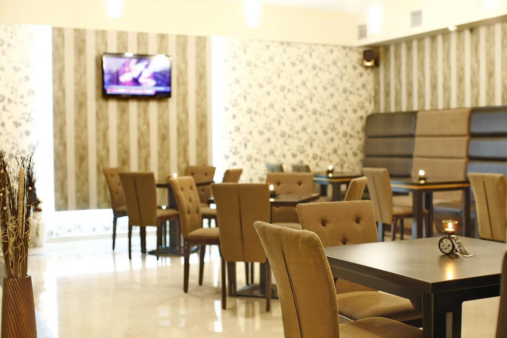 Garni Hotel Tema Nova Čačak Buitenkant foto